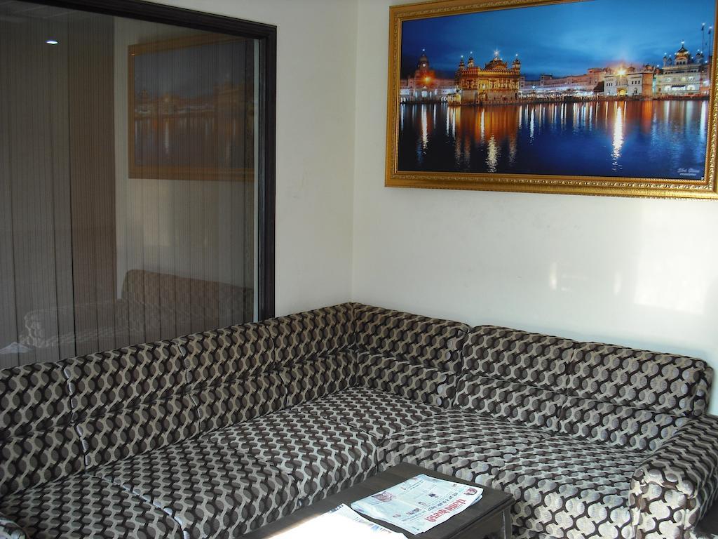 Hotel Gs Paradise Αμριτσάρ Εξωτερικό φωτογραφία