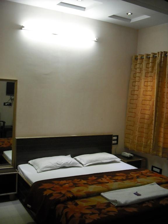 Hotel Gs Paradise Αμριτσάρ Δωμάτιο φωτογραφία