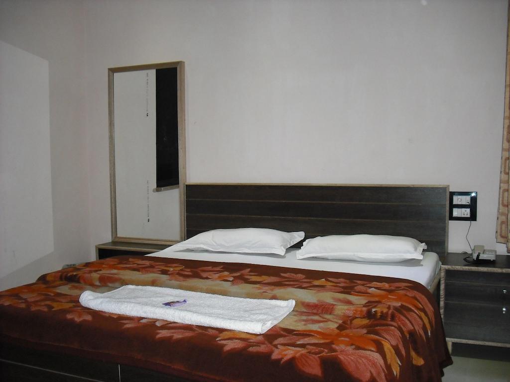 Hotel Gs Paradise Αμριτσάρ Δωμάτιο φωτογραφία
